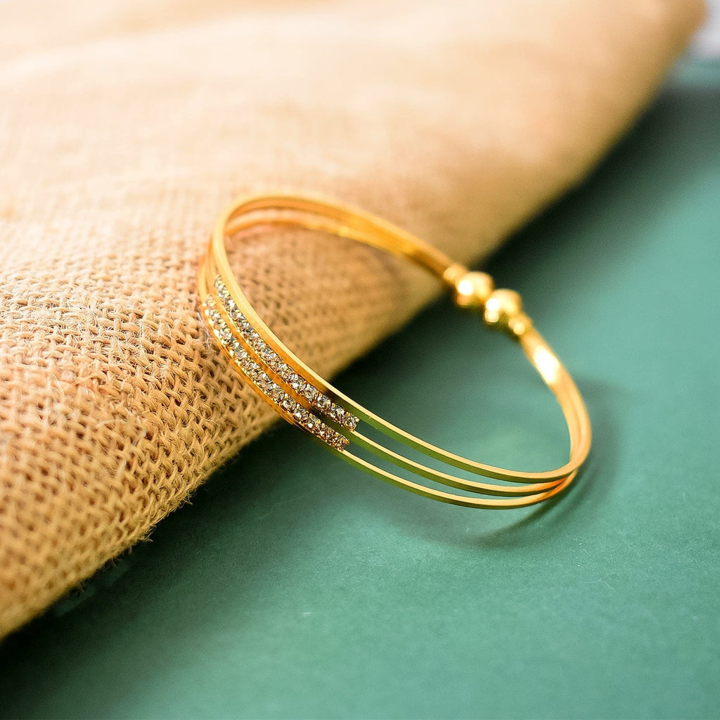 Elegant Gold Plated Women's Bracelet with Sparkling Accents and Timeless Design