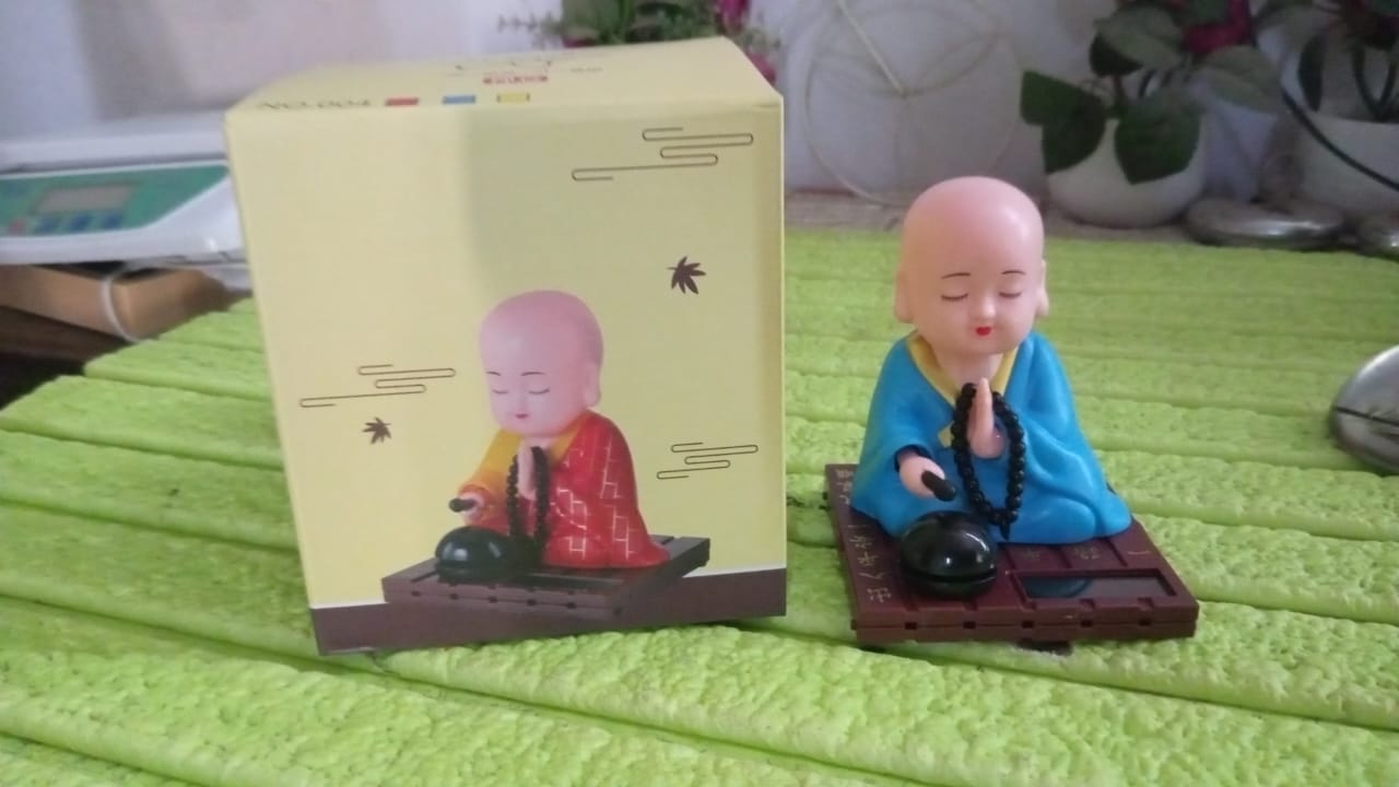 Solar Powered Sitting Buddha Statue: Moving Head & Hand, Eco-Friendly Home Car Decor