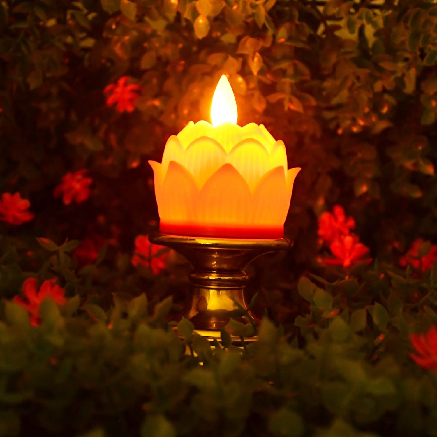 Elegant Lotus LED Flameless Candle: Decorative Holder, Warm Glow, Safe Home Decor
