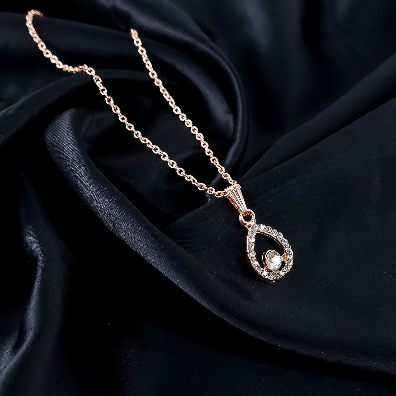 Elegant Gold Teardrop Pendant Necklace for Women - Shimmering Crystal Rhinestone Choker